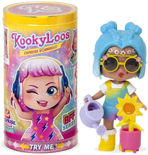 Cargar imagen en el visor de la galería, KookyLoos. Cada tubo contiene una muñeca sorpresa con su propio estilo, 5 sobres sorpresa de accesorios, 1 leaflet y 1 fotomatón de las tres expresiones. 