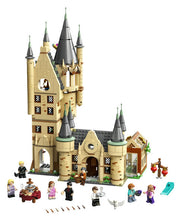 Carregar imagem no visualizador da galeria, Torre de Astronomía de Hogwarts LEGO® Harry Potter™ (75969). • Este set para regalo basado en Hogwarts™ incluye infinidad de lugares famosos de las películas de Harry Potter™, 8 populares minifiguras,