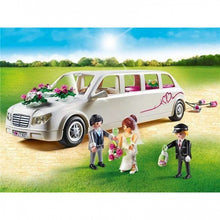 Cargar imagen en el visor de la galería, Limusina Nupcial Playmobil . Ya está debidamente adornada con flores y sus latas enganchadas en la parte trasera. El chofer está también preparado para conducir la limusina y llevar a los novios.