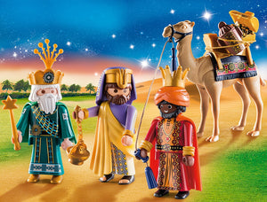Los 3 Reyes Magos de Oriente con un camello cargado con oro, incienso y mirra.