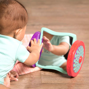 Espejo Rodante, está hecho para bebés curiosos que están ansiosos por descubrir sus propios rostros lindos, su pequeño también puede empujar, gatear y perseguir este juguete rodante para mantenerse activo.