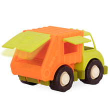 Carregar imagem no visualizador da galeria, Happy Cruisers Recycling Truck Camión de Reciclaje BX1722 B. Toys 71722 hecho de plástico reciclable robusto colores vivos