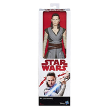 Carregar imagem no visualizador da galeria, Disney Star Wars Rey (Jedi Training) Figura Titan 27,5 cm. - Hasbro C1430-C1429