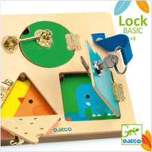 Cargar imagen en el visor de la galería, Lock Basic Juego de Manipulación de Madera DJ06213 Djeco 36213 con 3 cierres metálicos cerrojo balda y cerradura con llave