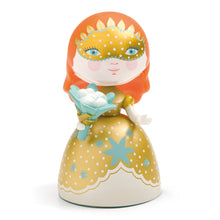 Cargar imagen en el visor de la galería, Arty Toys Princesa Barbara DJ06770 Djeco 36770 pelirroja vestido dorado y blanco estampado con copos de nieve y estrellas 