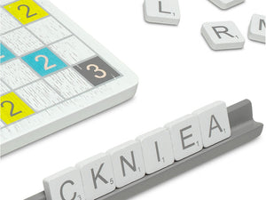 FORMAPALABRAS es un juego de palabras cruzadas en el que se combinan el azar en la toma de letras y la habilidad de componer palabras para obtener la máxima puntuación. Está hecho en madera.
