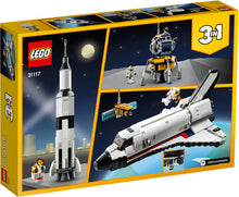 Cargar imagen en el visor de la galería, LEGO® Creator; 3 en 1 Aventura en Lanzadera Espacial (31117) permite interpretar increíbles historias repletas de acción con 3 maquetas en 1: una lanzadera espacial, un cohete de juguete y un módulo de alunizaje. 