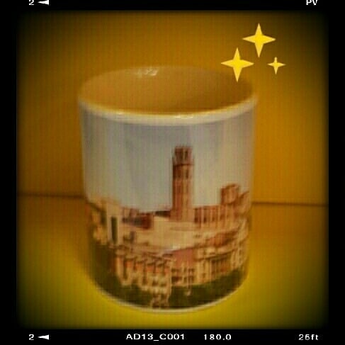 Taza de Cerámica Seu Vella de Lleida souvenir tipo mug con la imagen de la Seo Antigua de Lleida y el escudo de la ciudad Capacidad 200 cc.