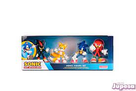  Set de 4 figuras de Sonic de entre 7 y 8 cm. Incluye las figuras de Sonic, Knuckles, Tails y Shadow. Las figuras no son articuladas. Recomendado a partir de 3 años.
