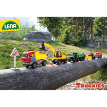 Cargar imagen en el visor de la galería, Truckies Tractor Verde con Remolque y Muñeco - Lena 01625
