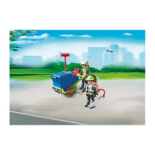 Cargar imagen en el visor de la galería, Equipo Limpieza - Playmobil, Incluye dos Playmobils basureros, instrumentos de limpieza y un carrito para recoger la basura.