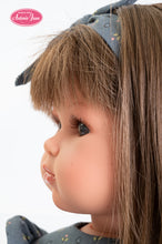 Cargar imagen en el visor de la galería,  muñeca Bella es esa primera amiga y confidente con la que disfrutar creciendo. Su tamaño y libertad de movimientos hacen que sea muy manejable Mide 45 cm 